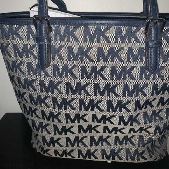 Michael Kors Handbag - Picture 6 of 7